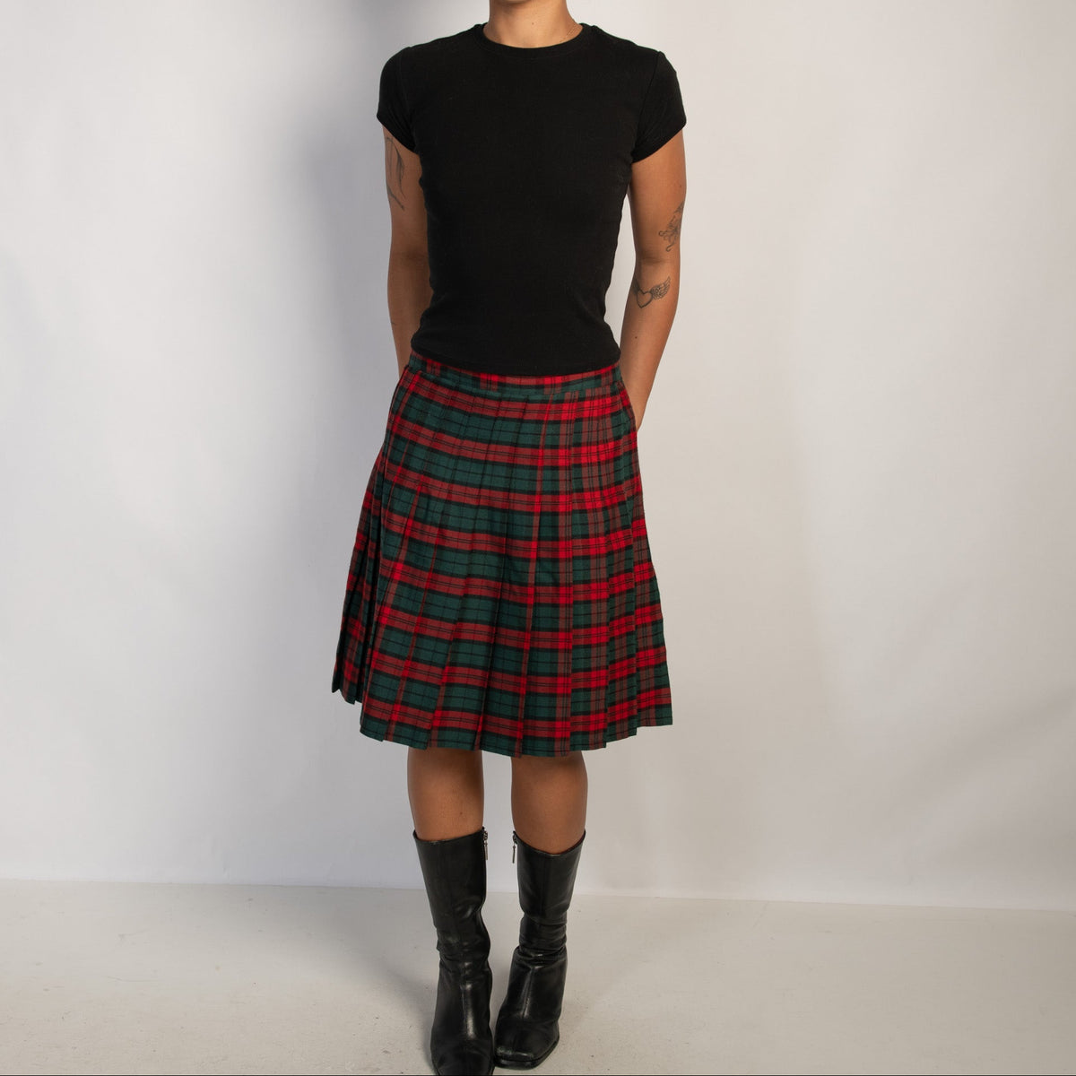 RED PLAID PLEAT SKIRT
