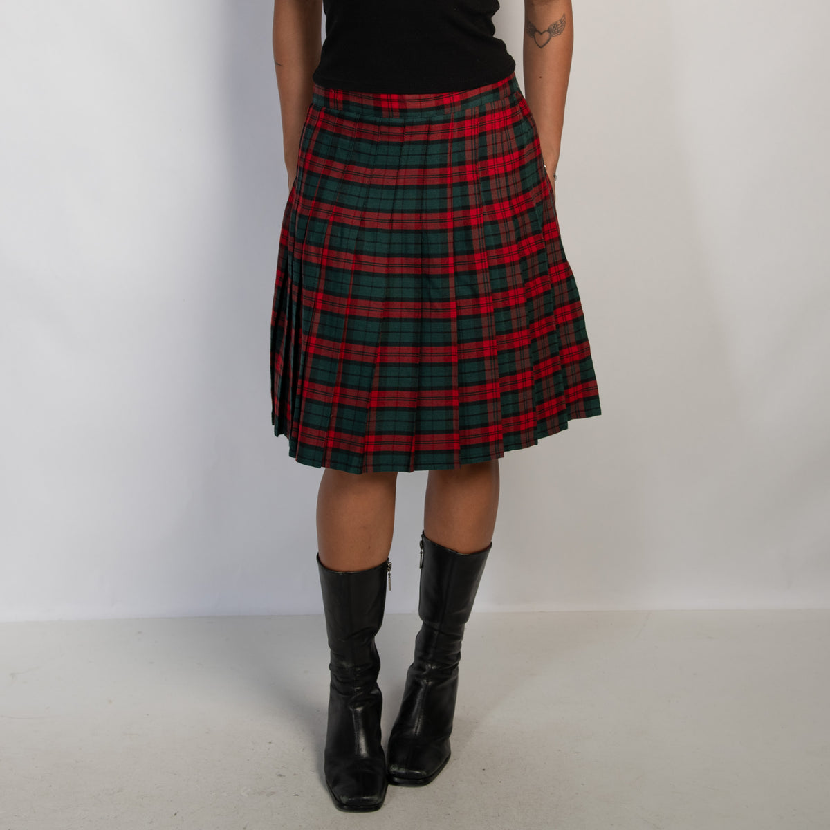RED PLAID PLEAT SKIRT