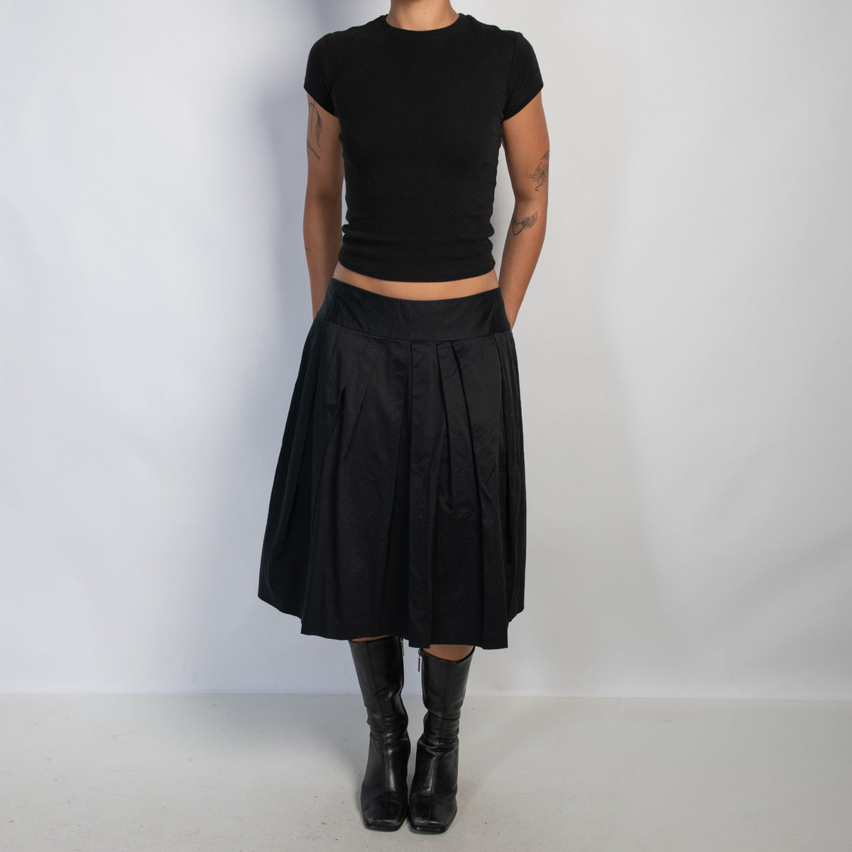BLACK MIDI SKIRT