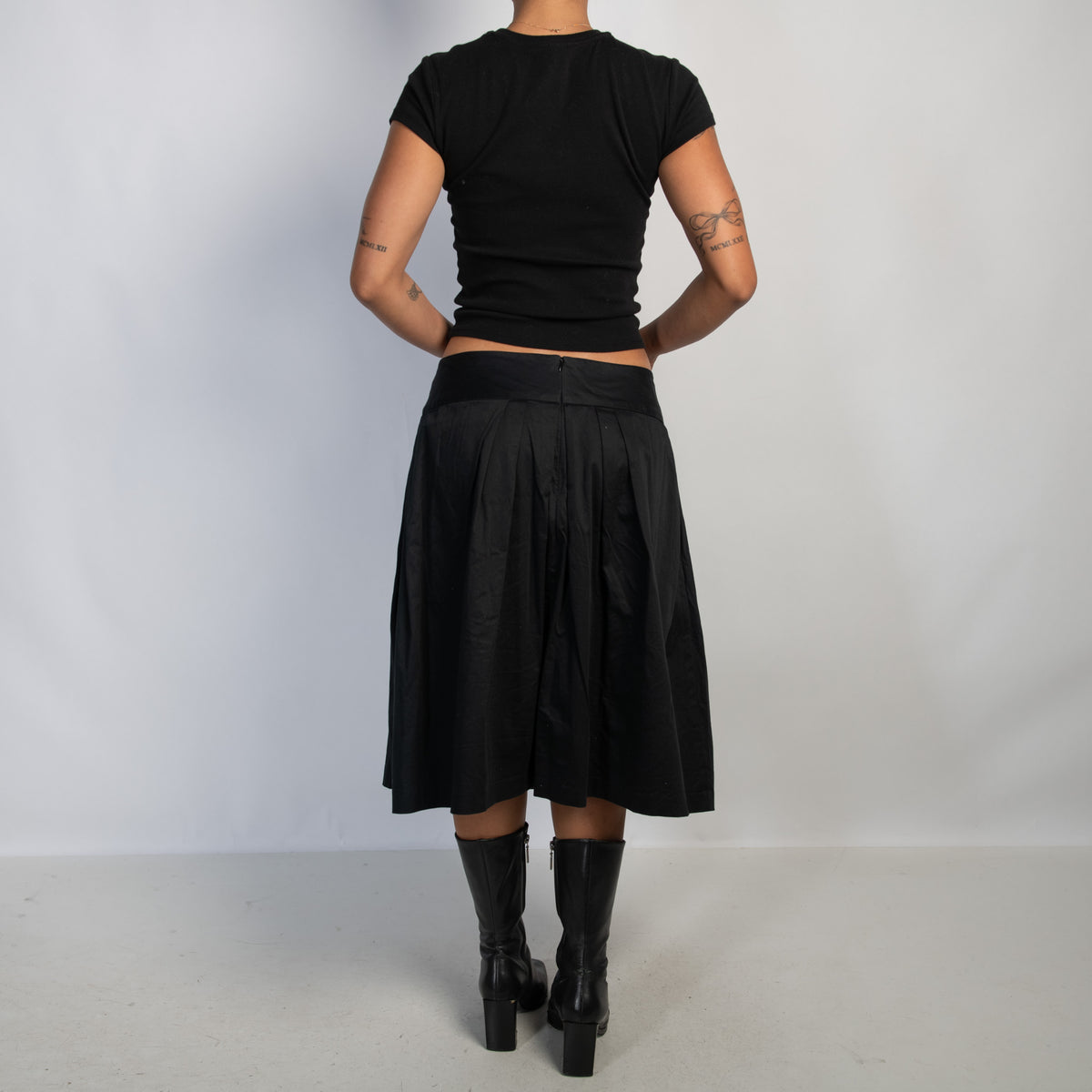 BLACK MIDI SKIRT