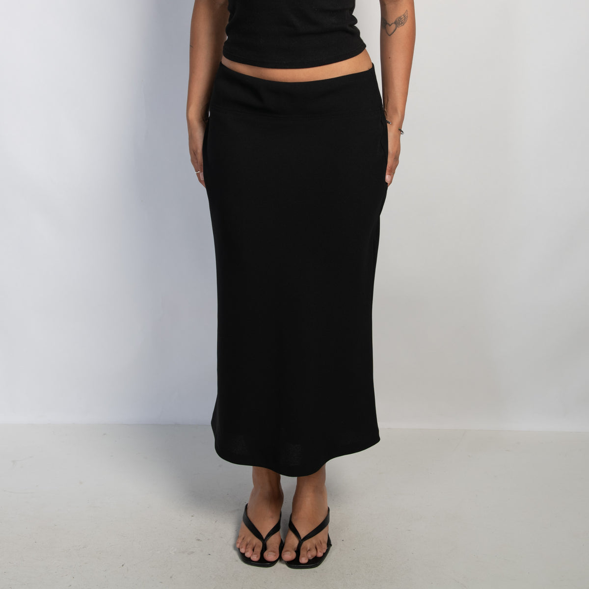 BLACK MIDI SKIRT