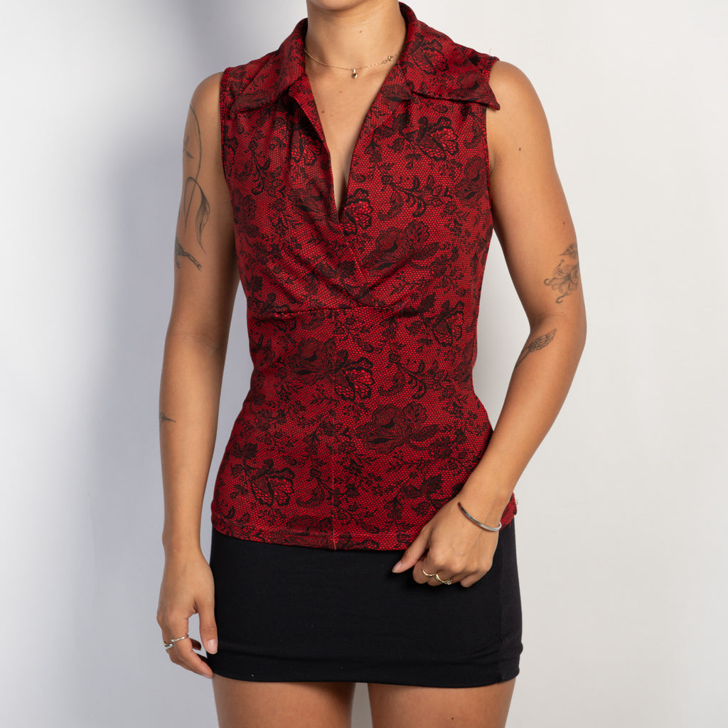 RED SLEEVELESS BLOUSE