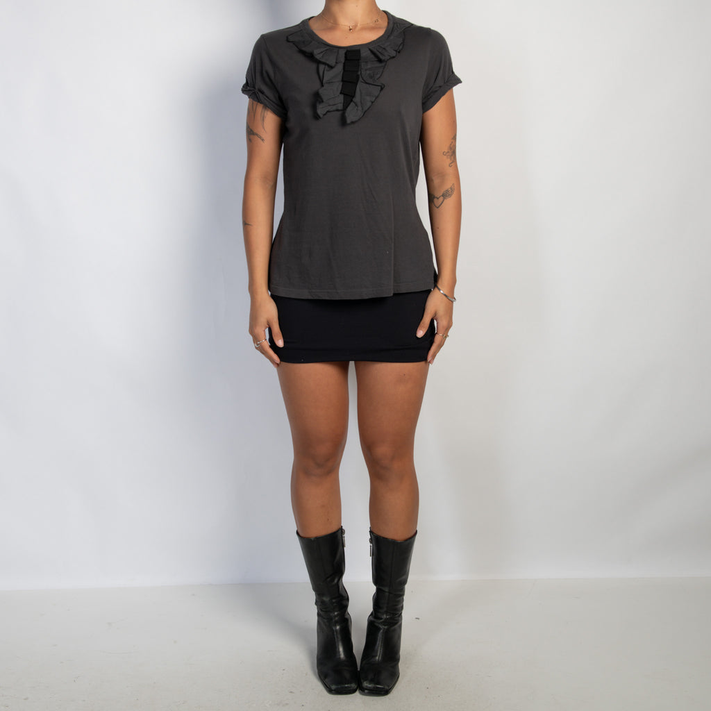 CHARCOAL RUFFLE TEE