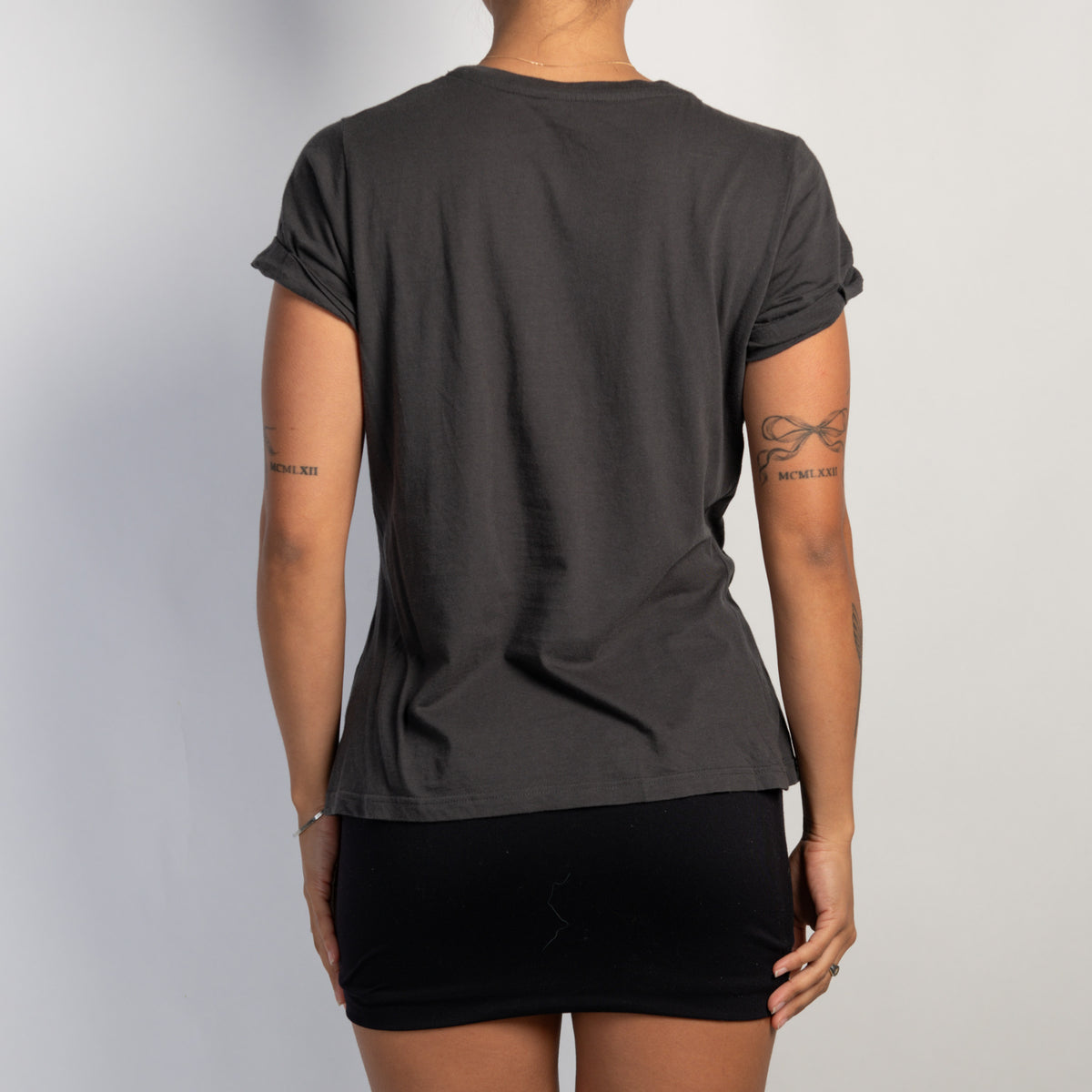 CHARCOAL RUFFLE TEE