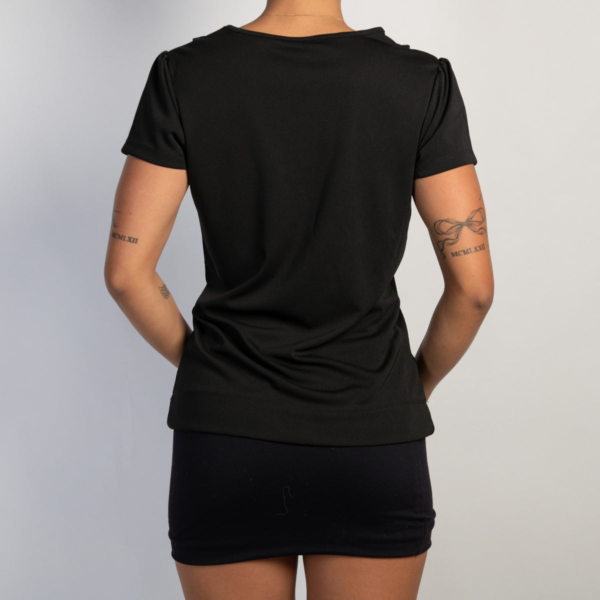 BLACK RUFFLE TOP