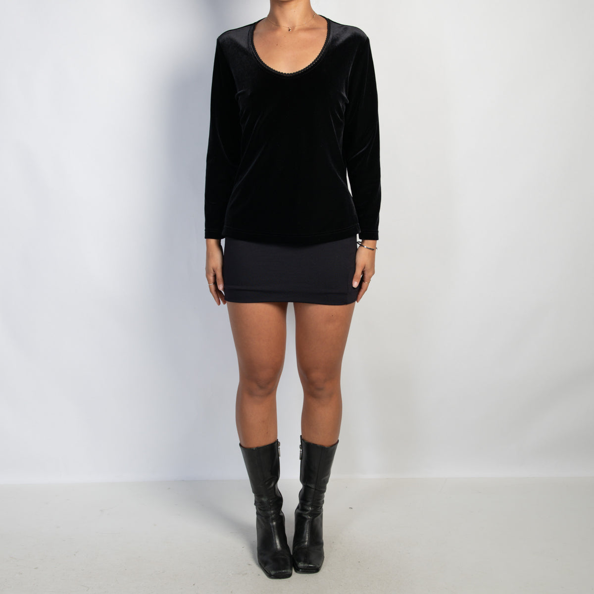 BLACK VELOUR TOP