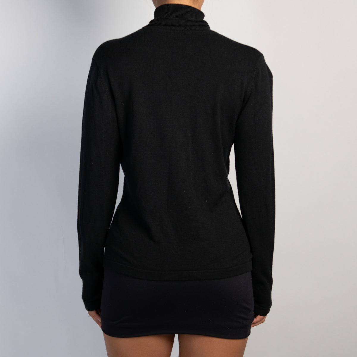 BLACK TURTLENECK TOP