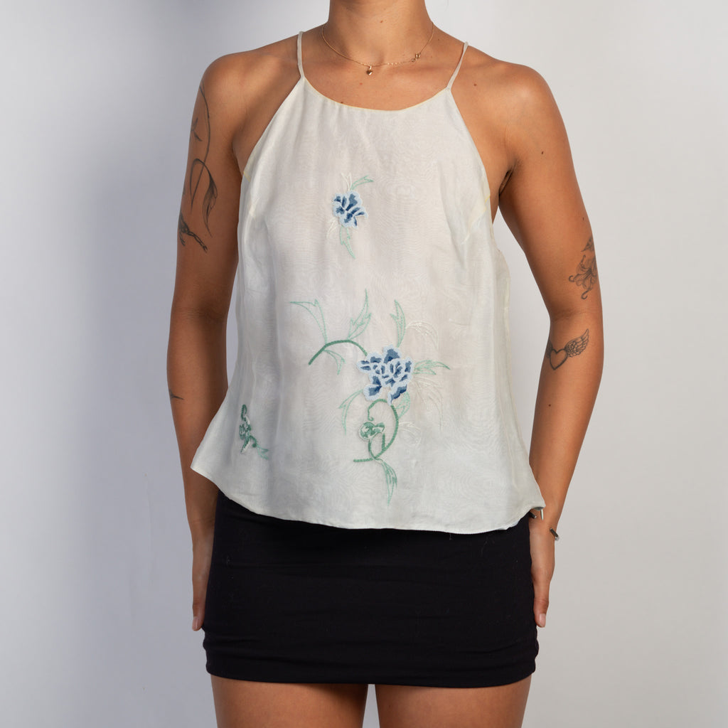 FLORAL EMBROIDERED TOP