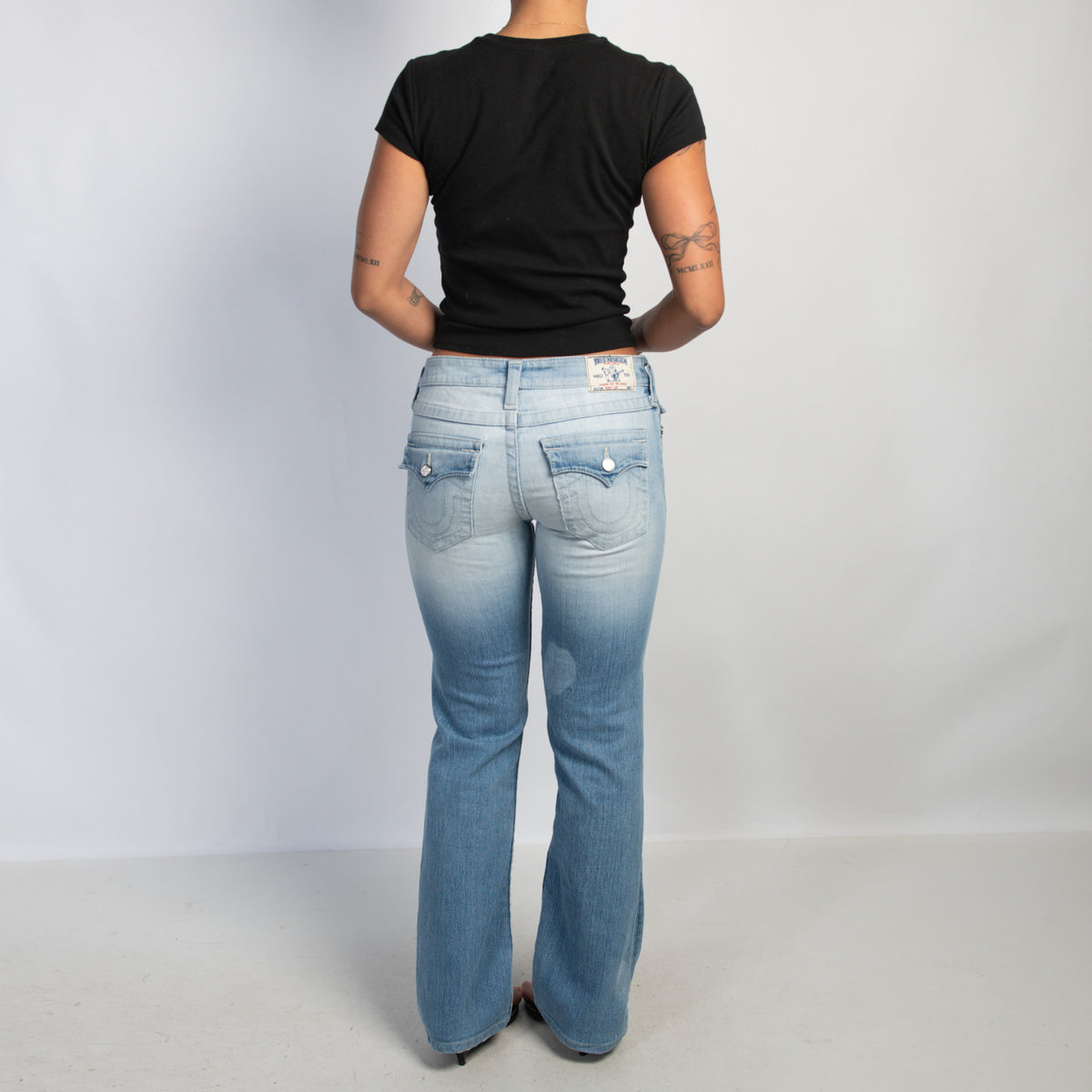 LIGHT WASH BOOTCUT JEANS