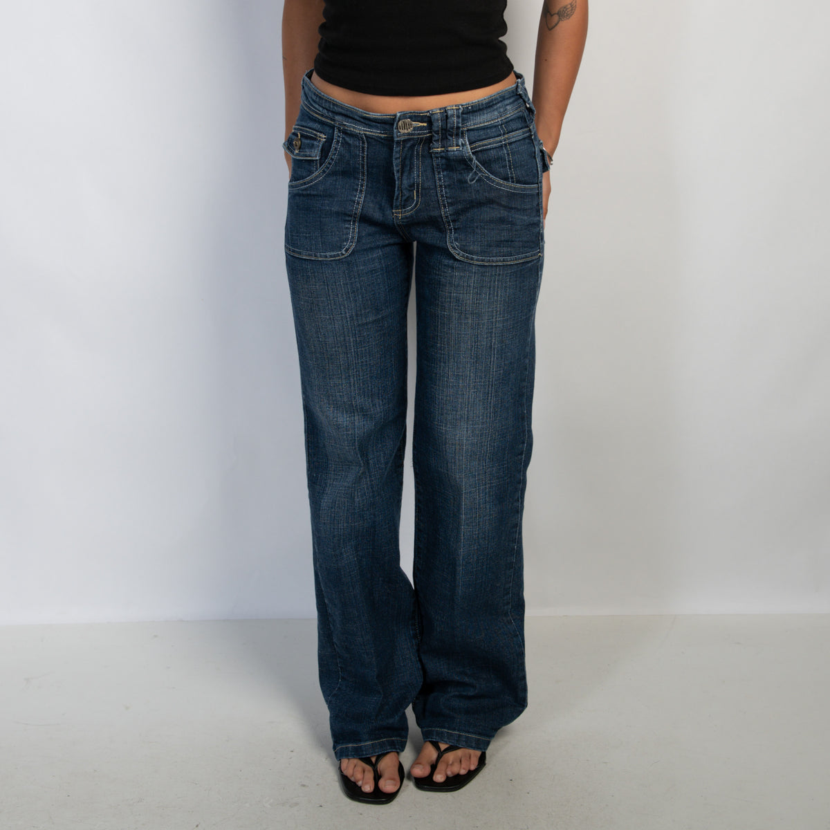 MID WASH BOOTCUT JEANS