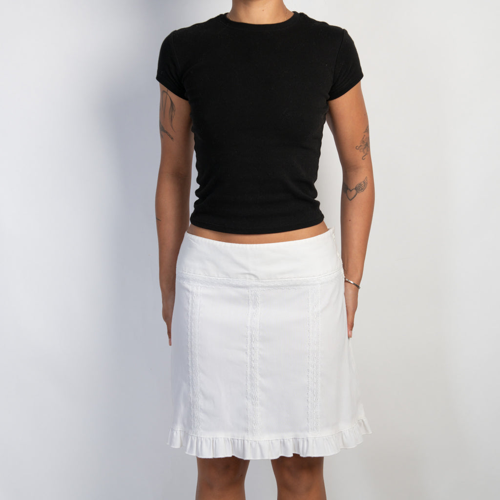 WHITE RUFFLE SKIRT