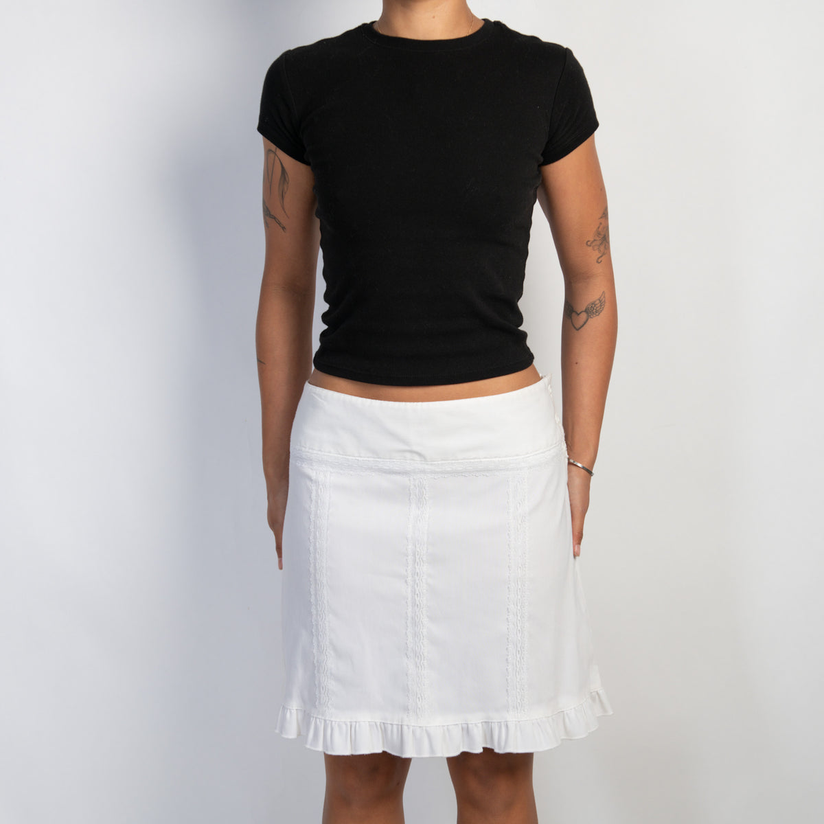 WHITE RUFFLE SKIRT
