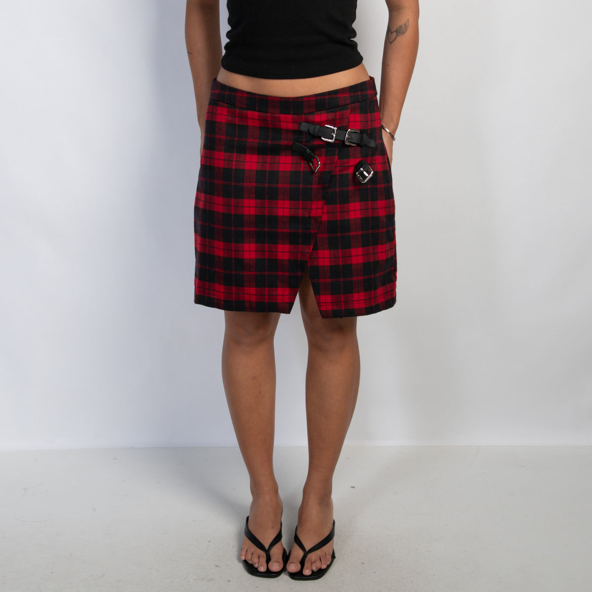 RED PLAID BUCKLE SKIRT