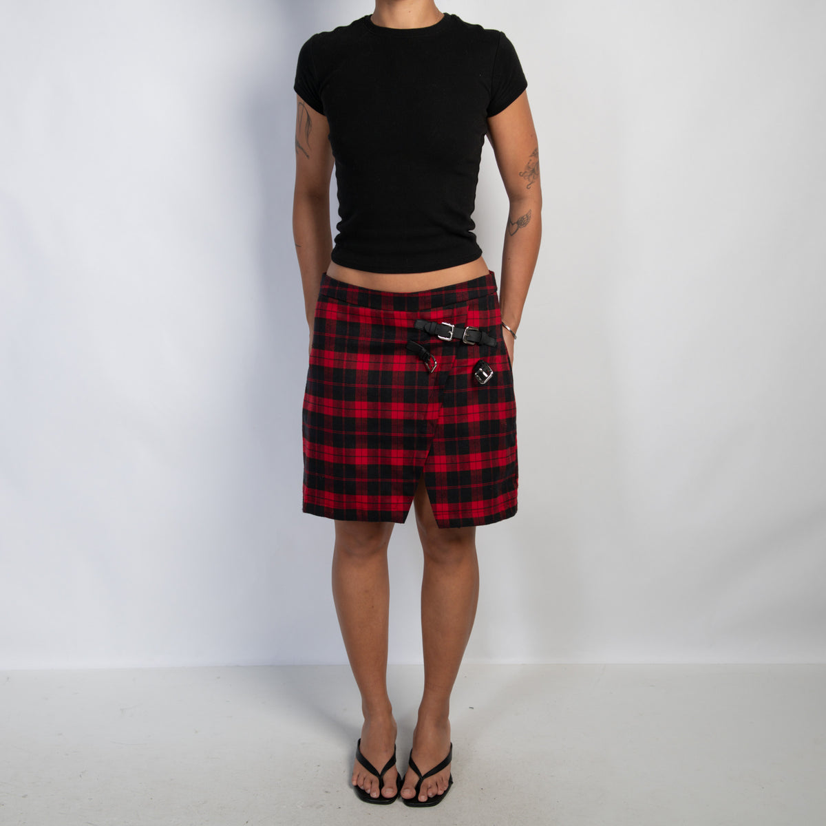 RED PLAID BUCKLE SKIRT