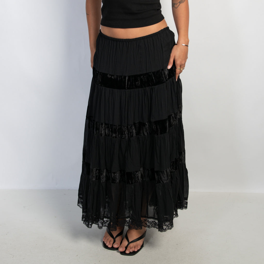 BLACK TIERED SKIRT