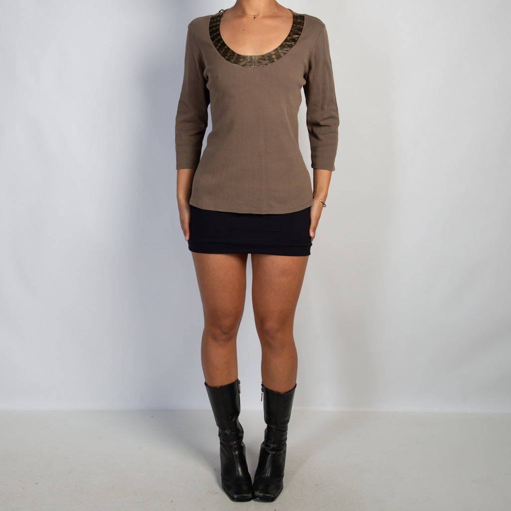BROWN 3/4 SLEEVE TOP