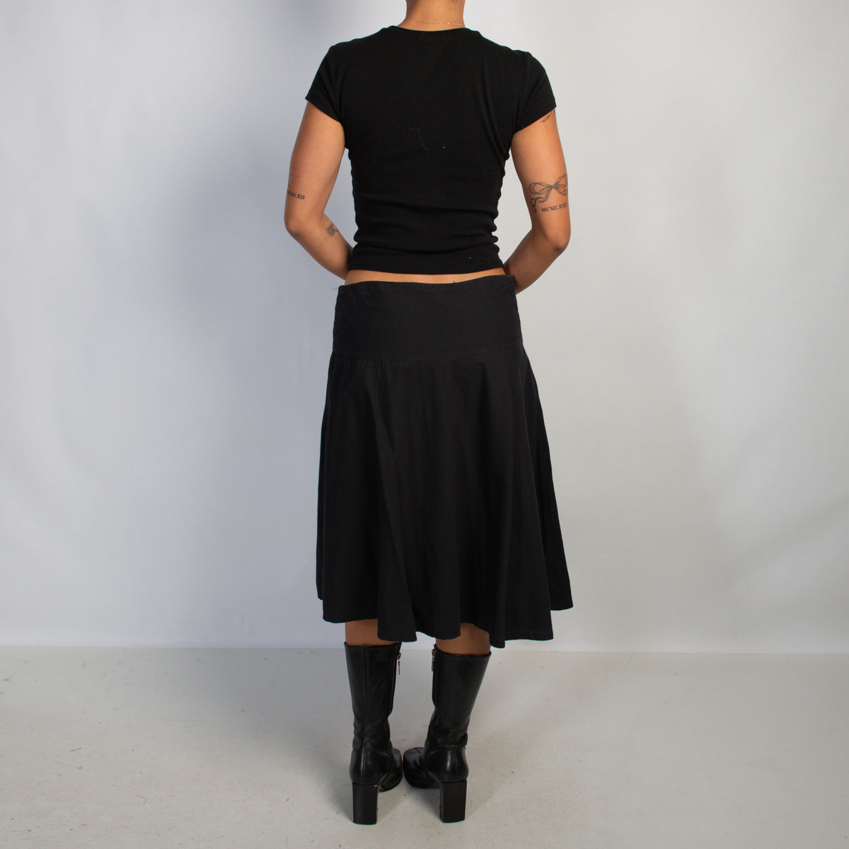 BLACK EMBROIDERED SKIRT