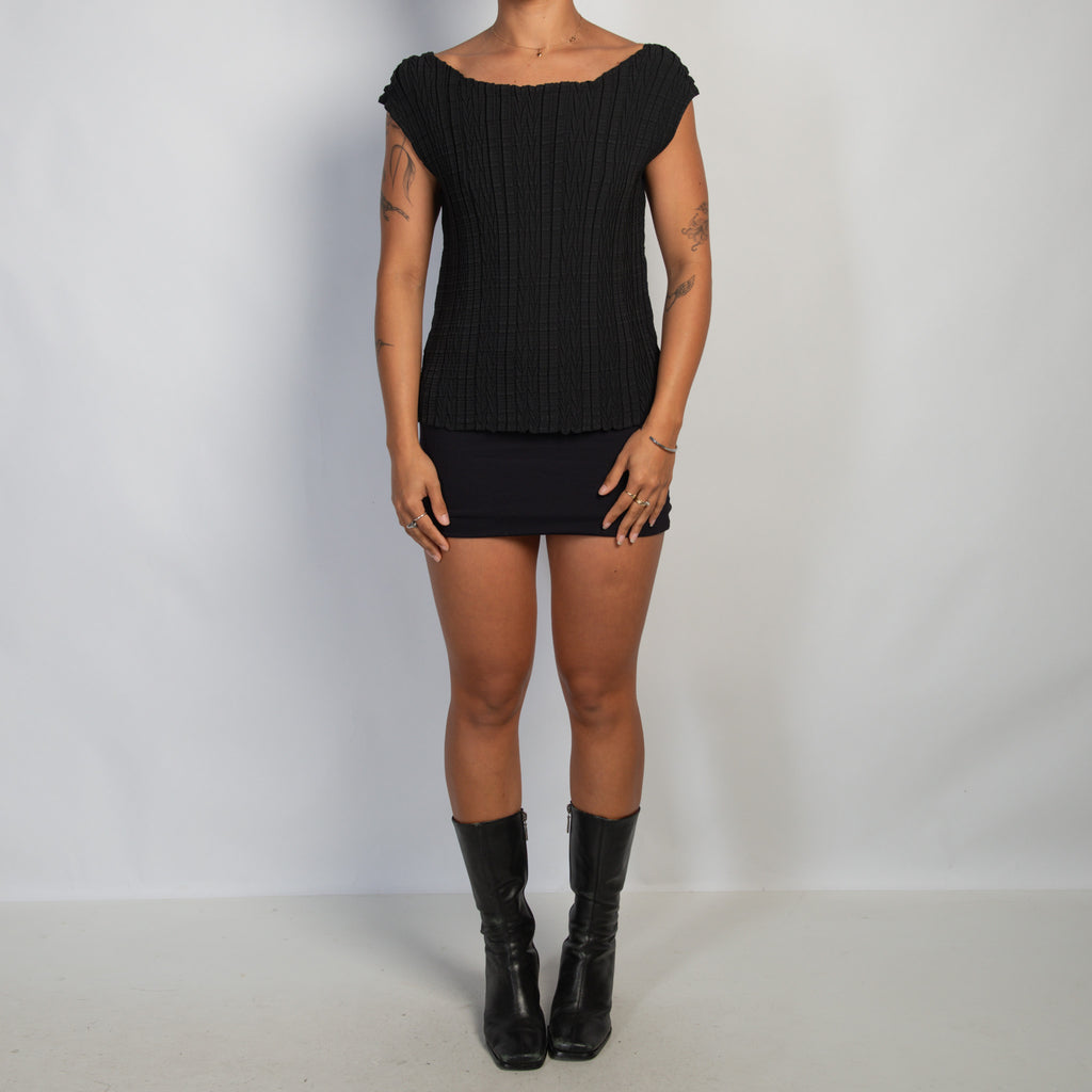 BLACK TEXTURED TOP