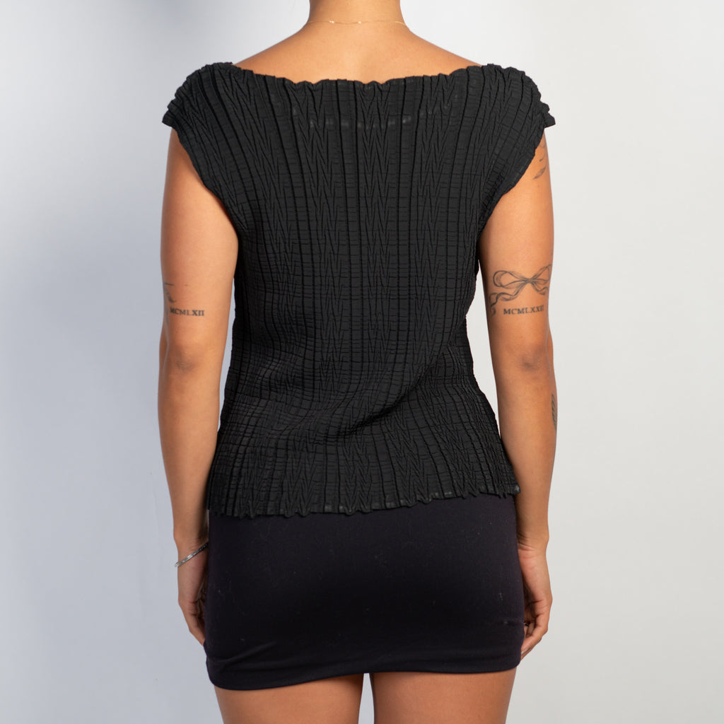 BLACK TEXTURED TOP
