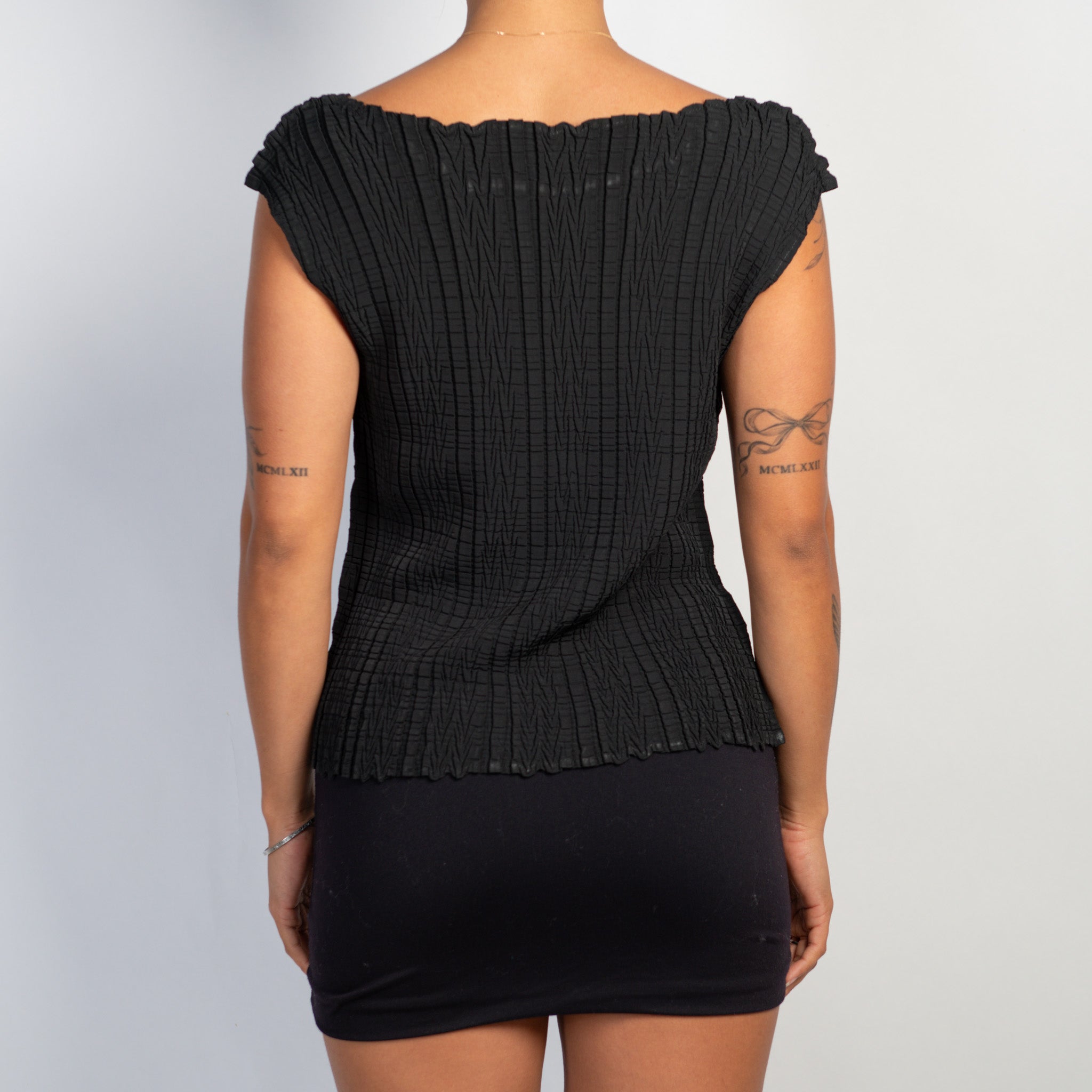 BLACK TEXTURED TOP