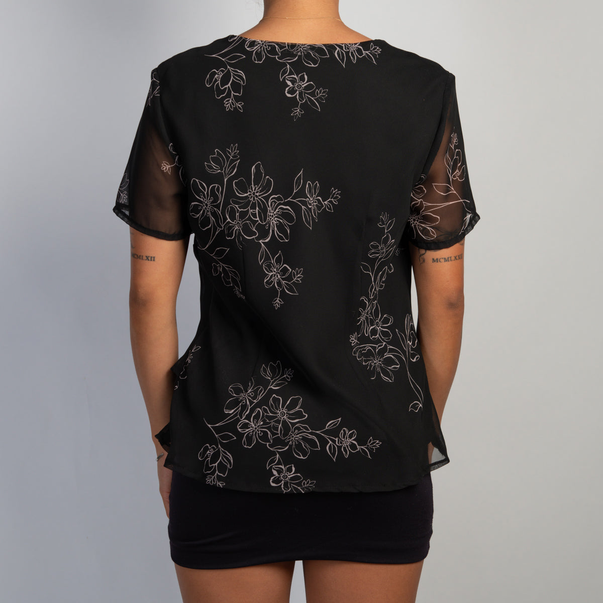BLACK FLORAL TOP