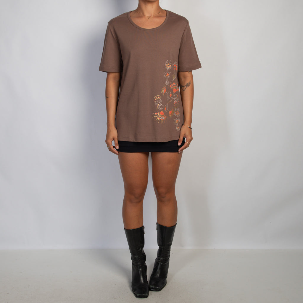 BROWN GRAPHIC TSHIRT