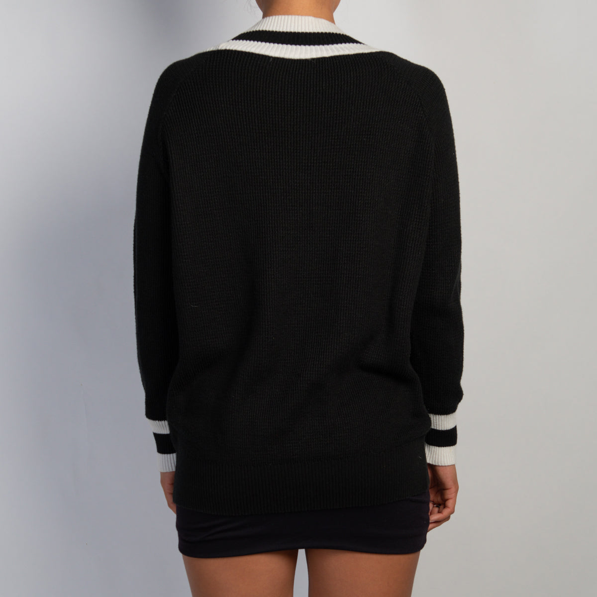 DEEP V NECK SWEATER
