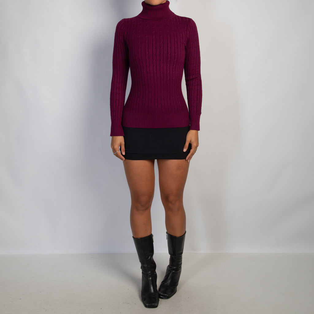 PLUM TURTLENECK TOP