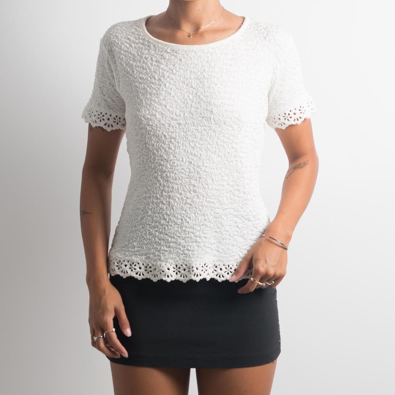 WHITE TEXTURED SHORT SLEEVE TOP