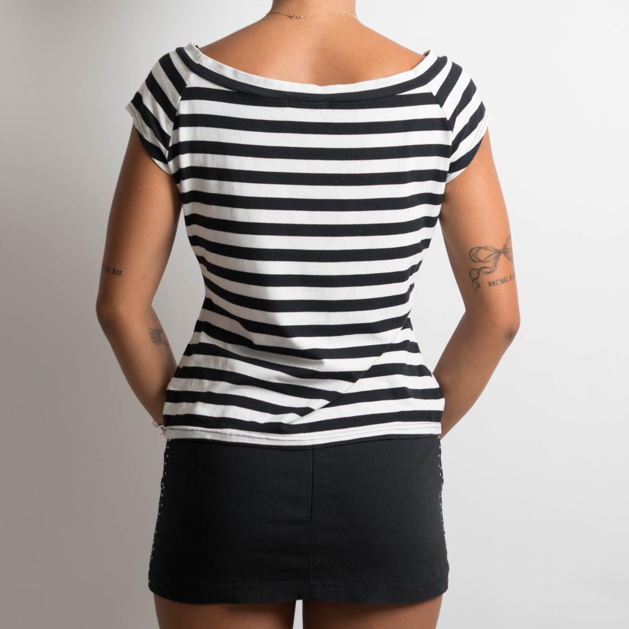 STRIPED SHORT SLEEVE TOP