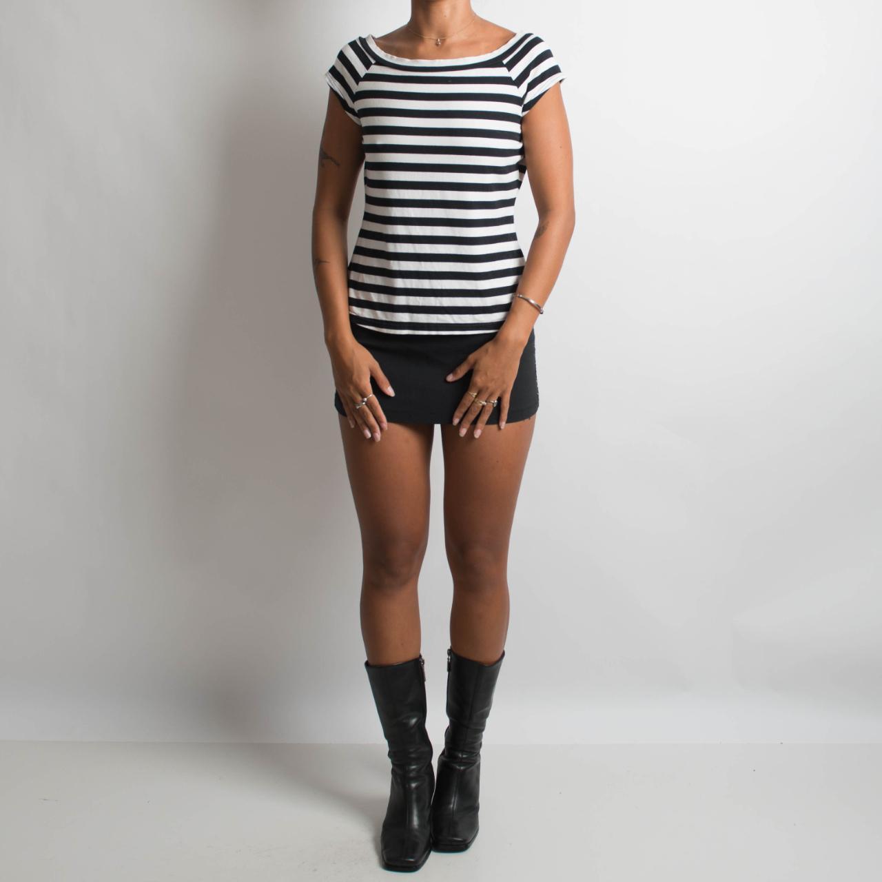 STRIPED SHORT SLEEVE TOP