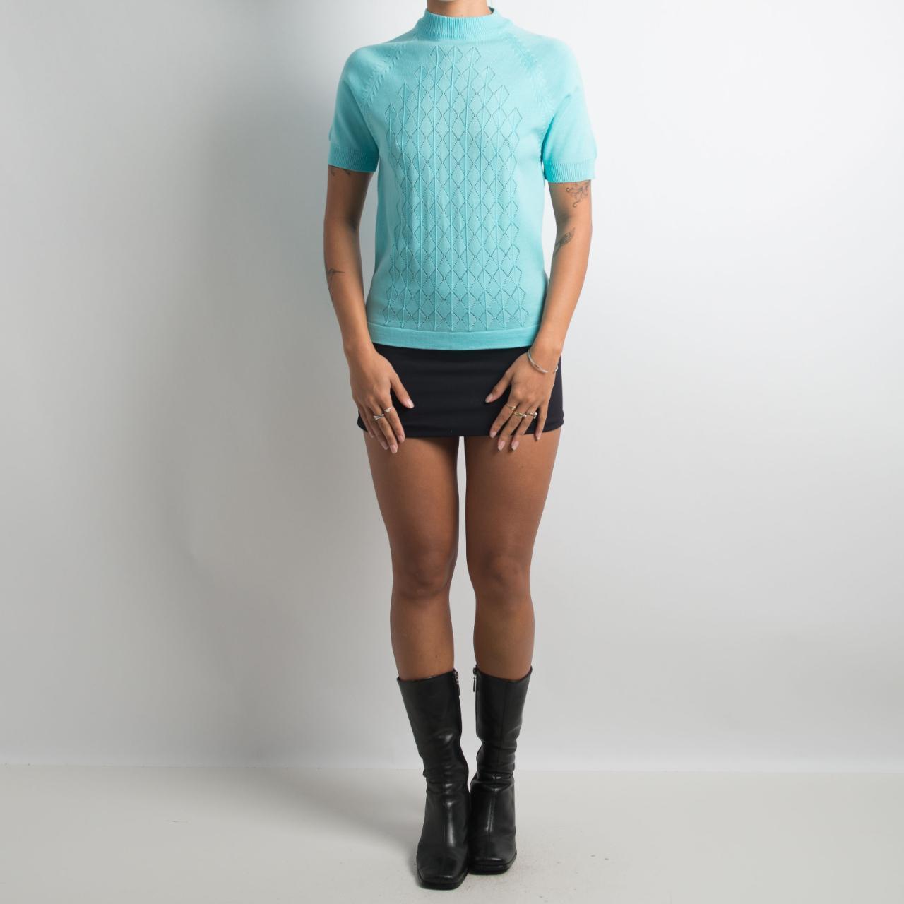 TEXTURED KNIT SHORT SLEEVE