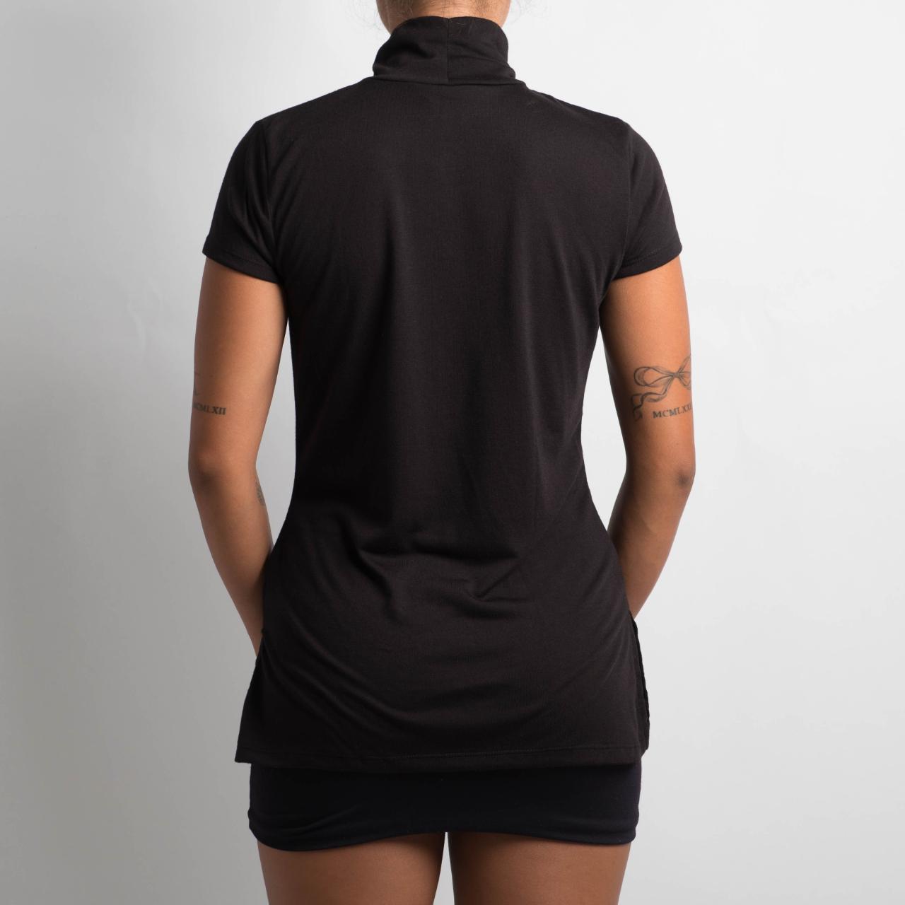 BLACK MOCKNECK TOP