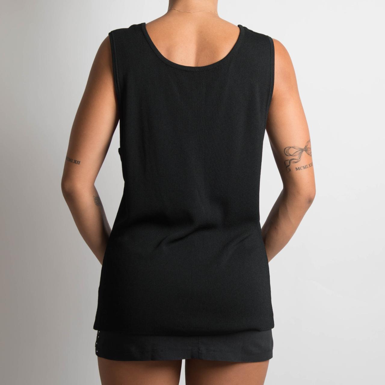 BLACK KNIT SLEEVELESS TOP