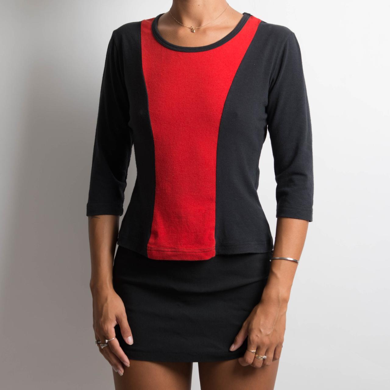 RED PANEL 3/4 SLEEVE TOP