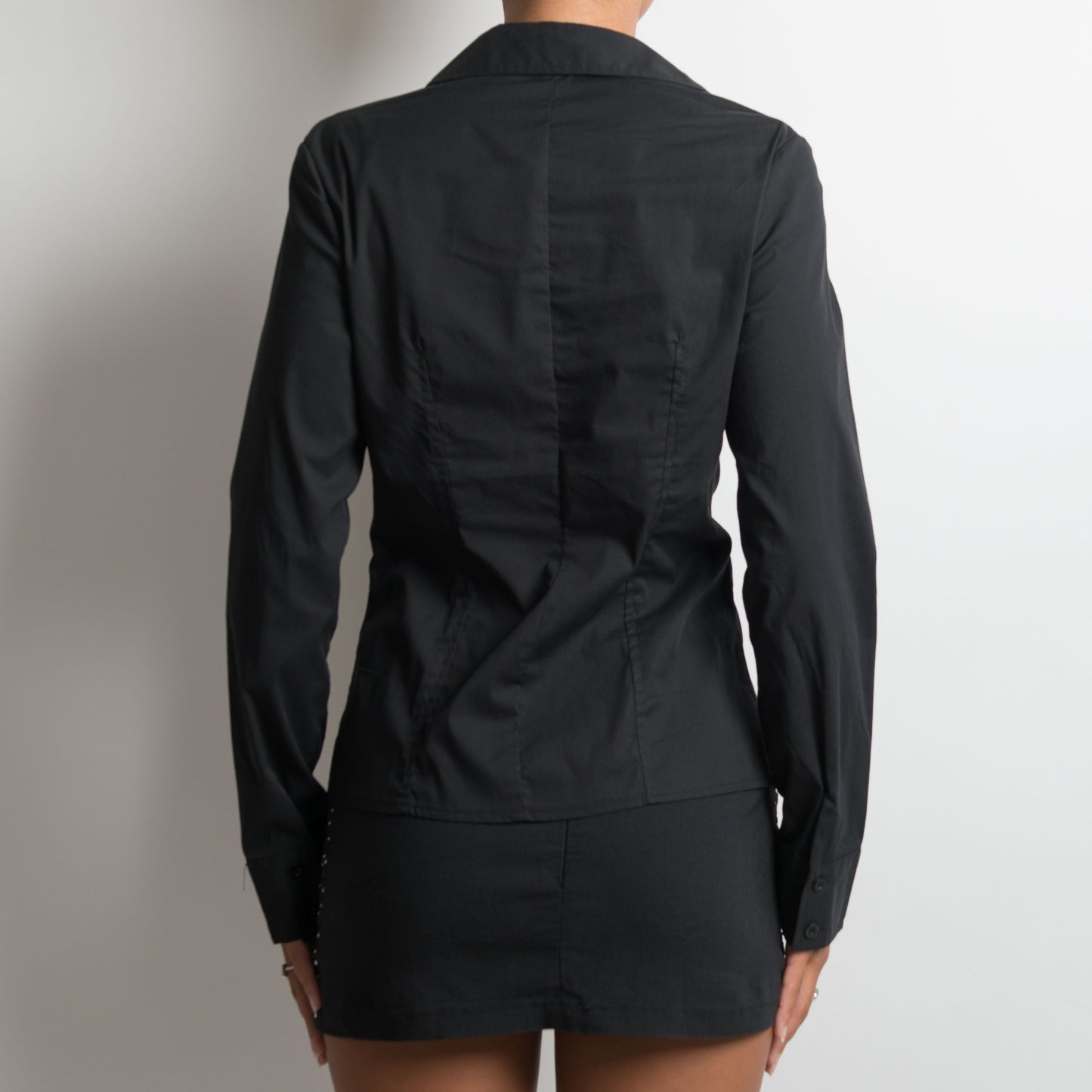 BLACK FRONT ZIP BLOUSE