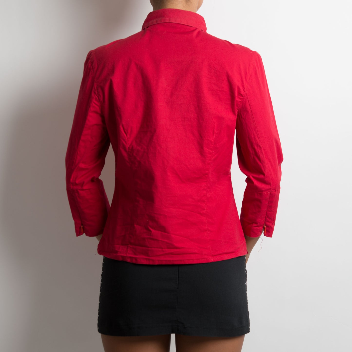 RED 3/4 SLEEVE ZIP BLOUSE