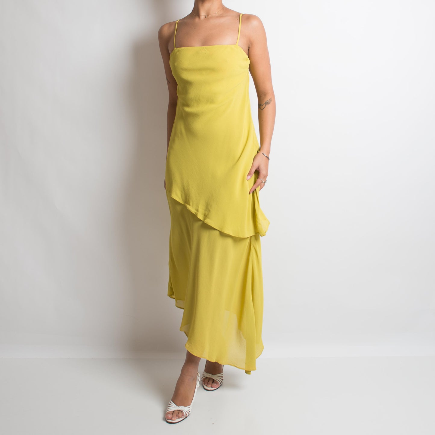 ROBE À COUCHES JAUNE