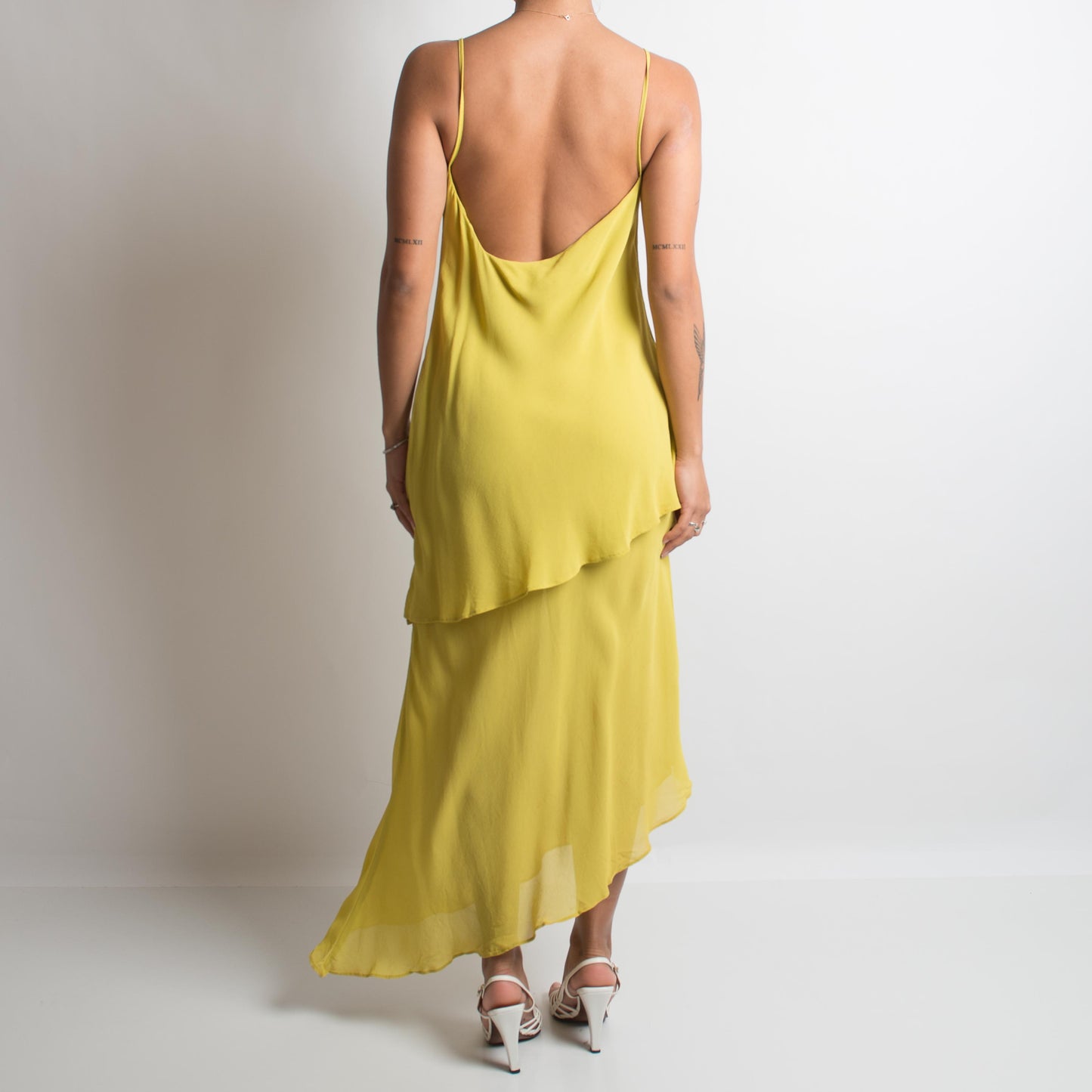 ROBE À COUCHES JAUNE