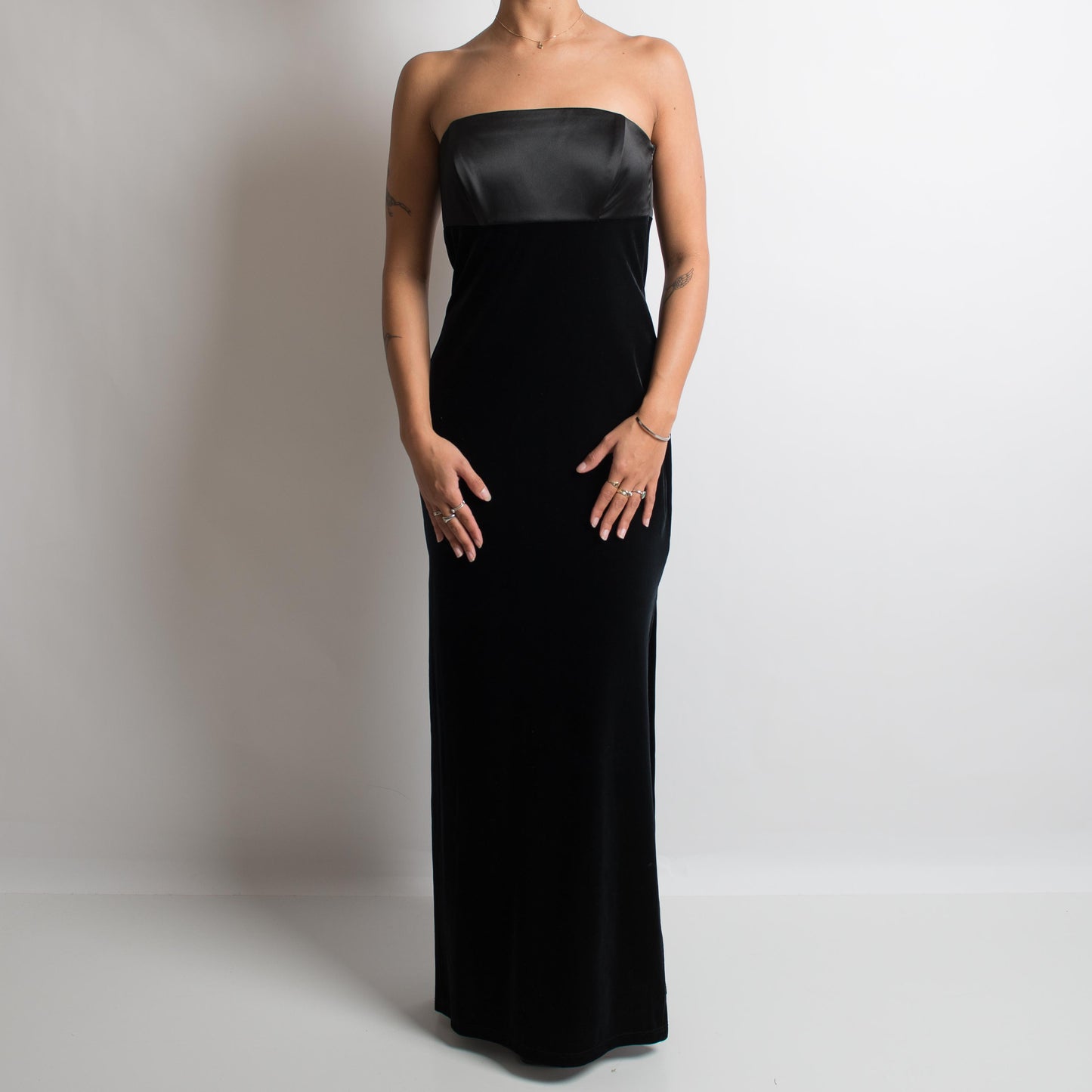 BLACK VELOUR STRAPLESS GOWN