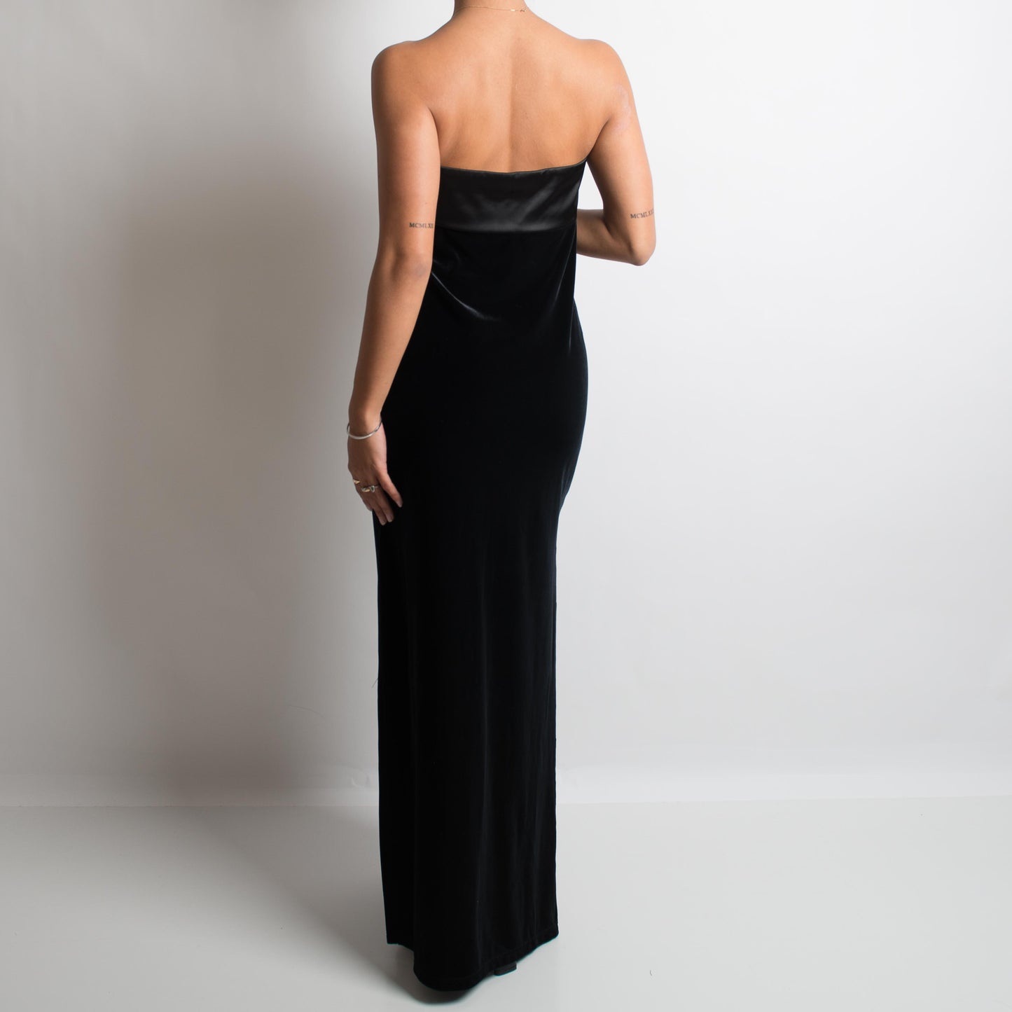 BLACK VELOUR STRAPLESS GOWN