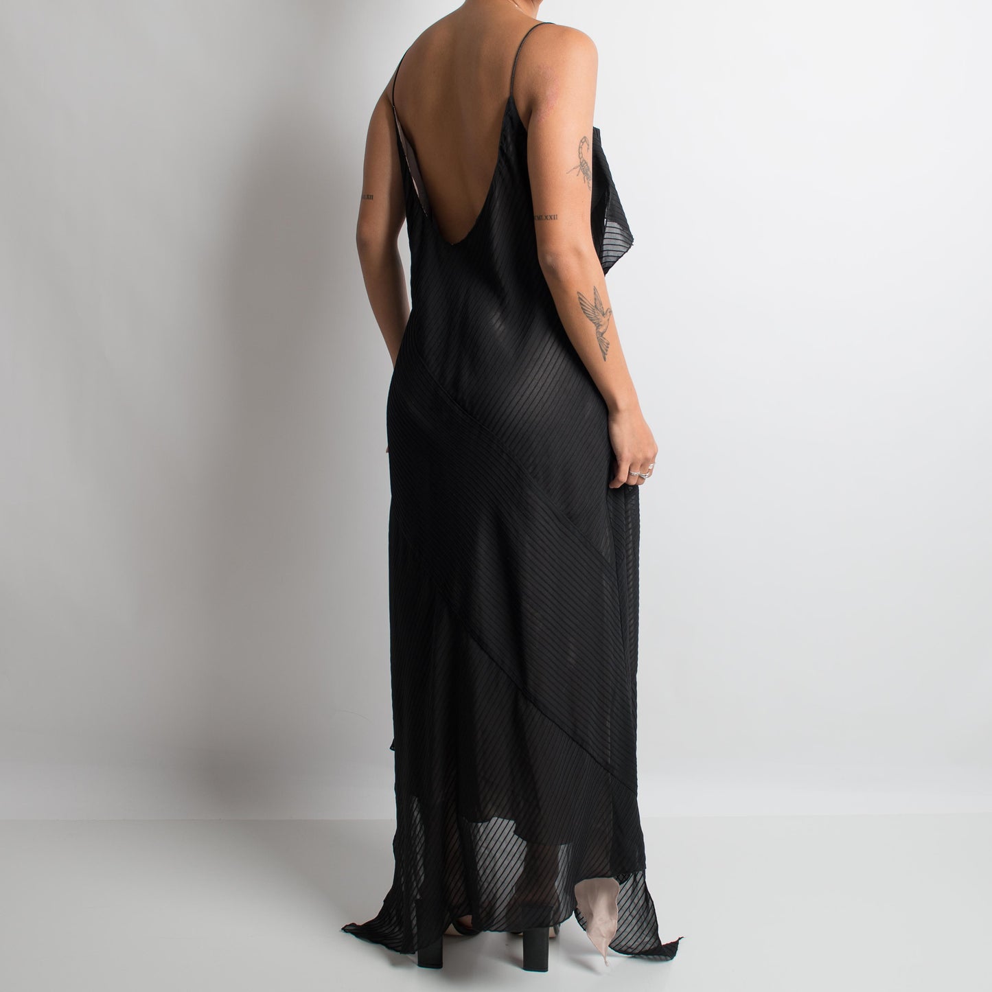 BLACK TEXTURED ASYMMETRIC GOWN