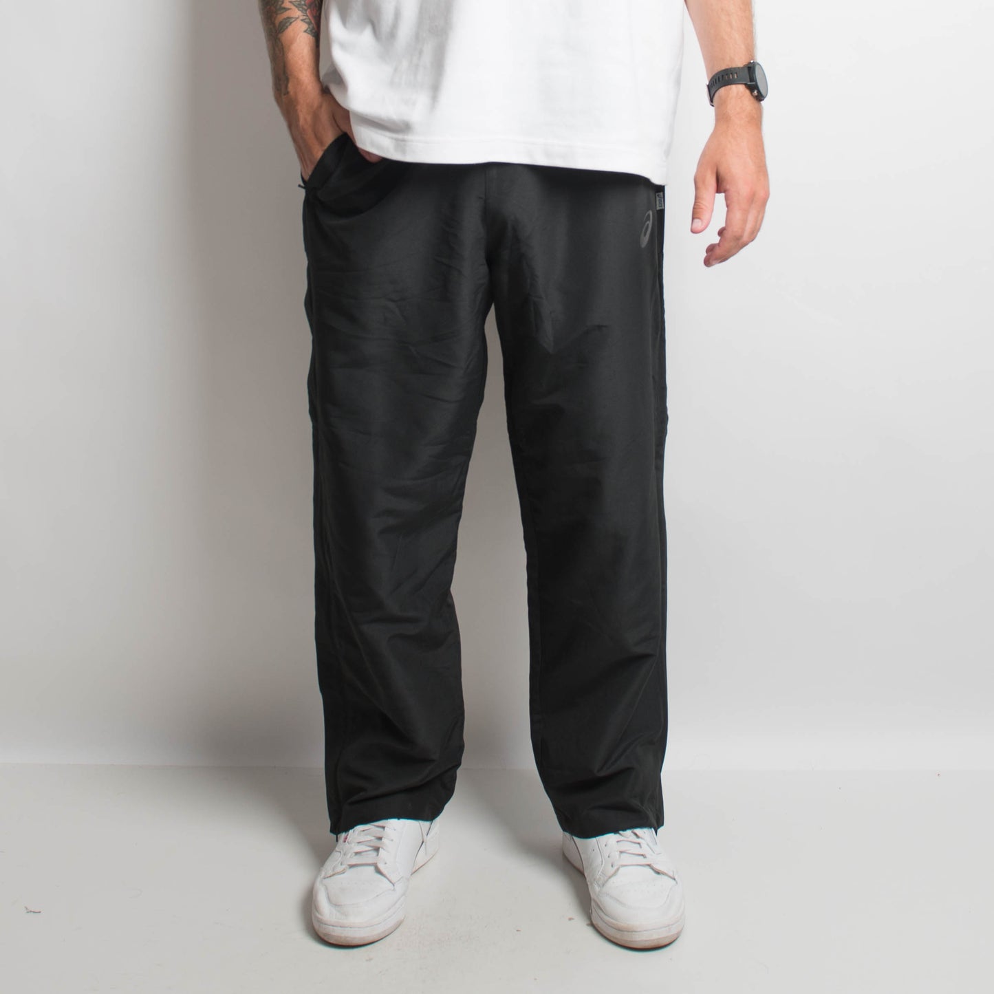 BLACK STRAIGHT LEG TRACKPANT