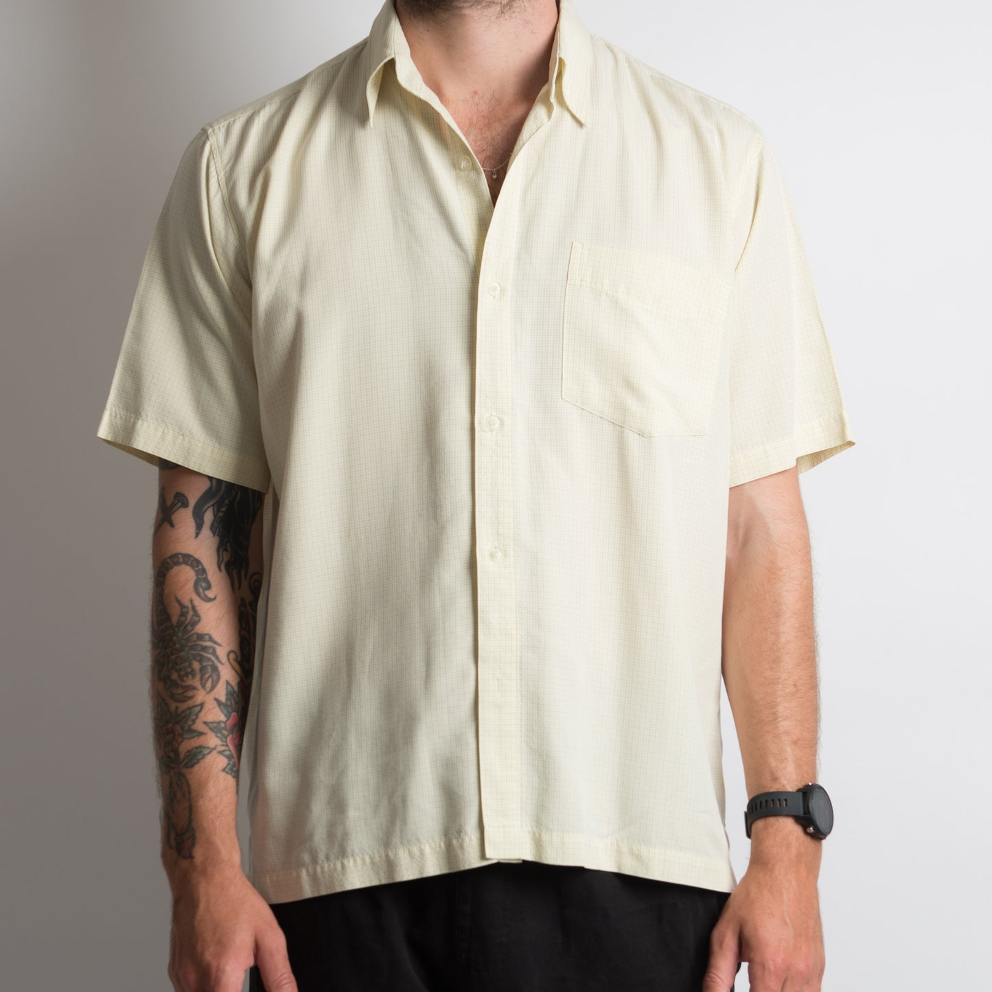 CHEMISE À BOUTON JAUNE PÂLE