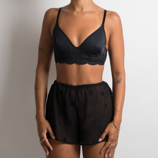 SOUTIEN-GORGE EN DENTELLE SATINÉE NOIRE