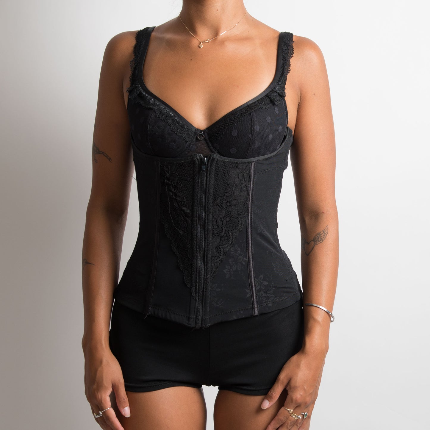 CORSET SOUS LA BUSTE NOIR