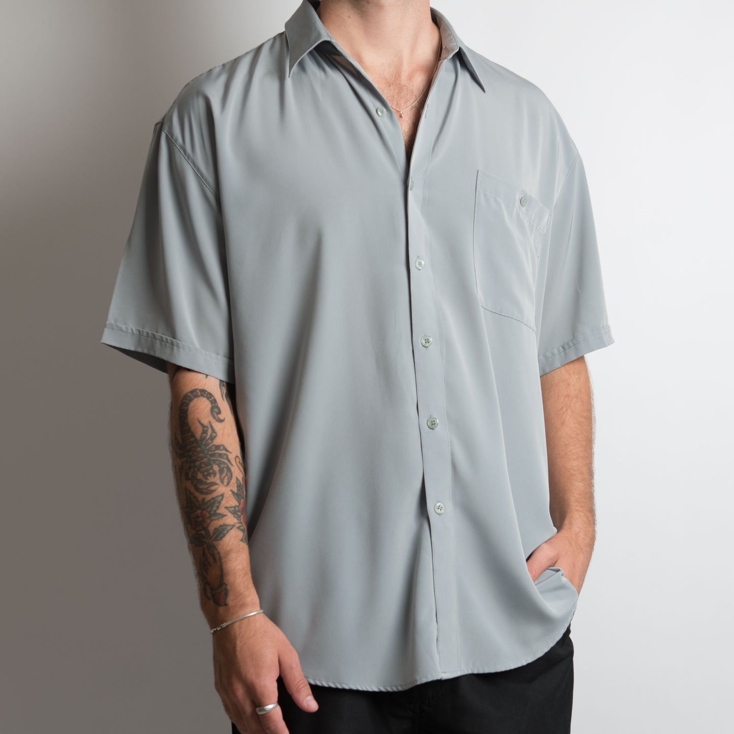 Chemise boutonnée à manches courtes pâle